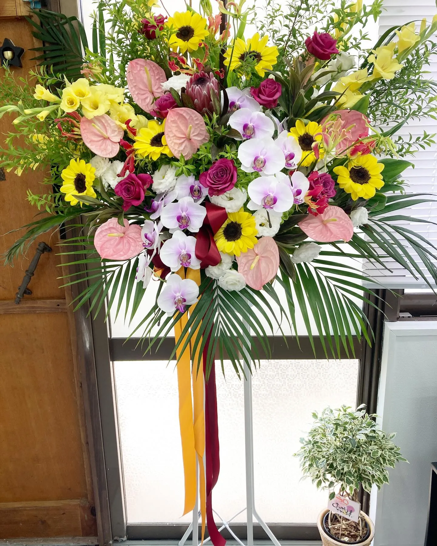 理容室💈✂️開店祝いのスタンド花。