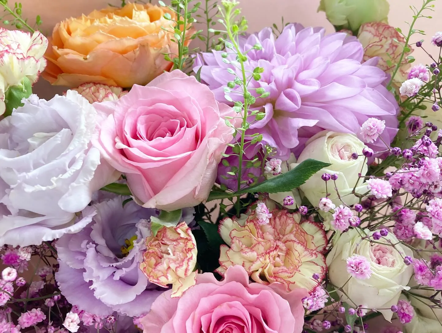 定年退職祝いの花束💐華やかにお任せ。