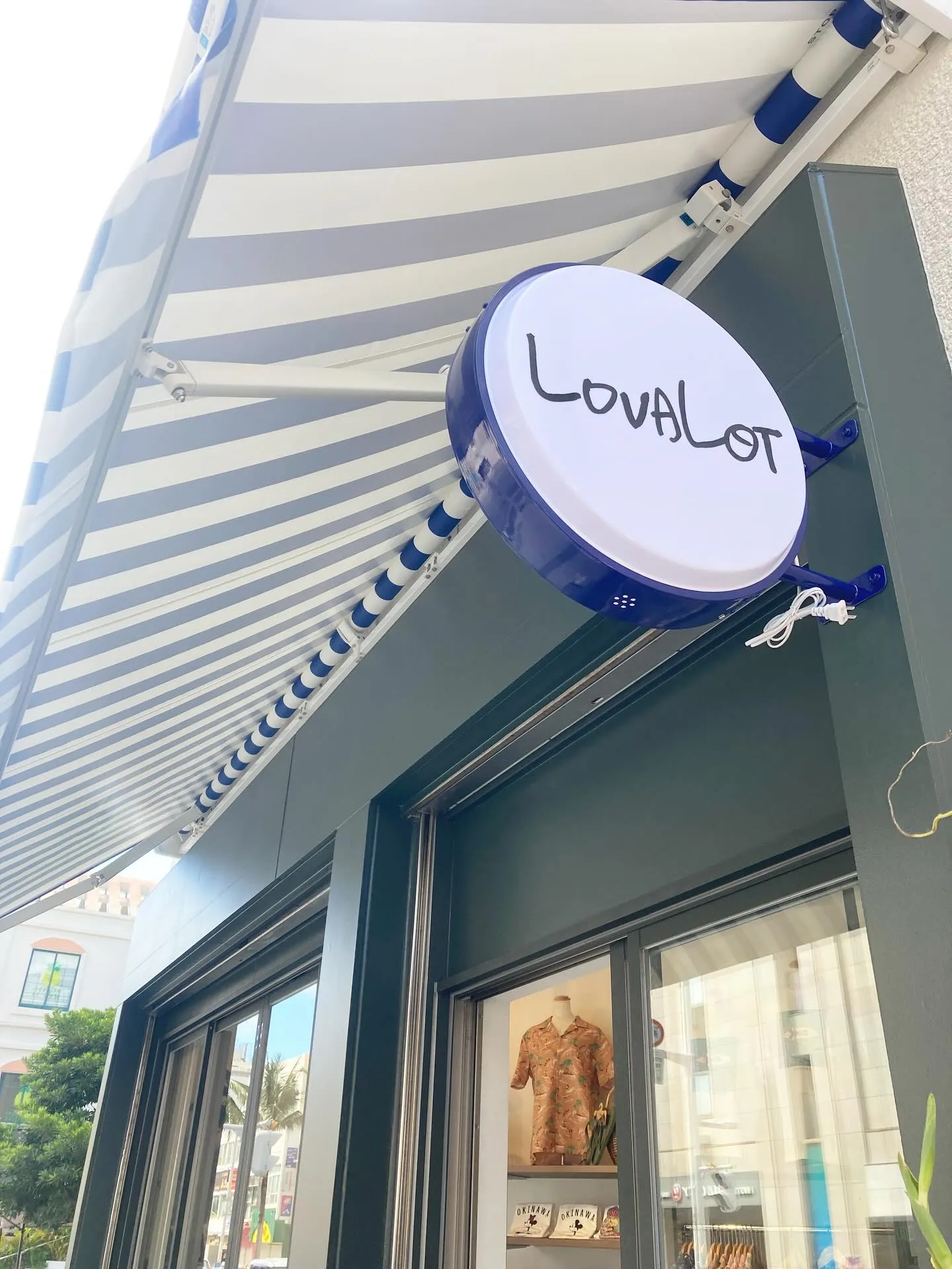 国際通りにオープンしました、LOVALOT那覇店様へ。