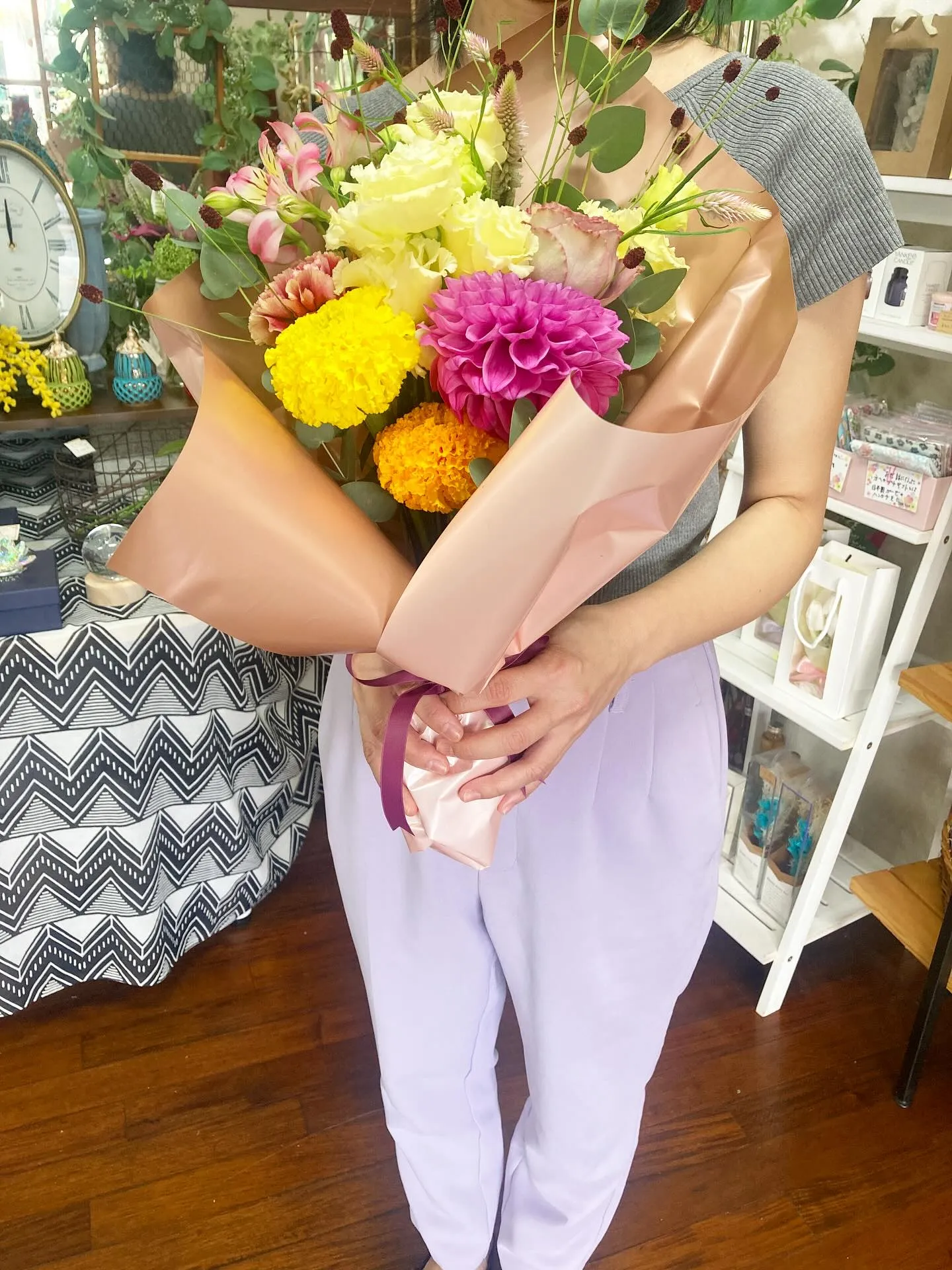 お花遊び教室🌸いつもの花束💐もう何回目だろう、手慣れたもので...