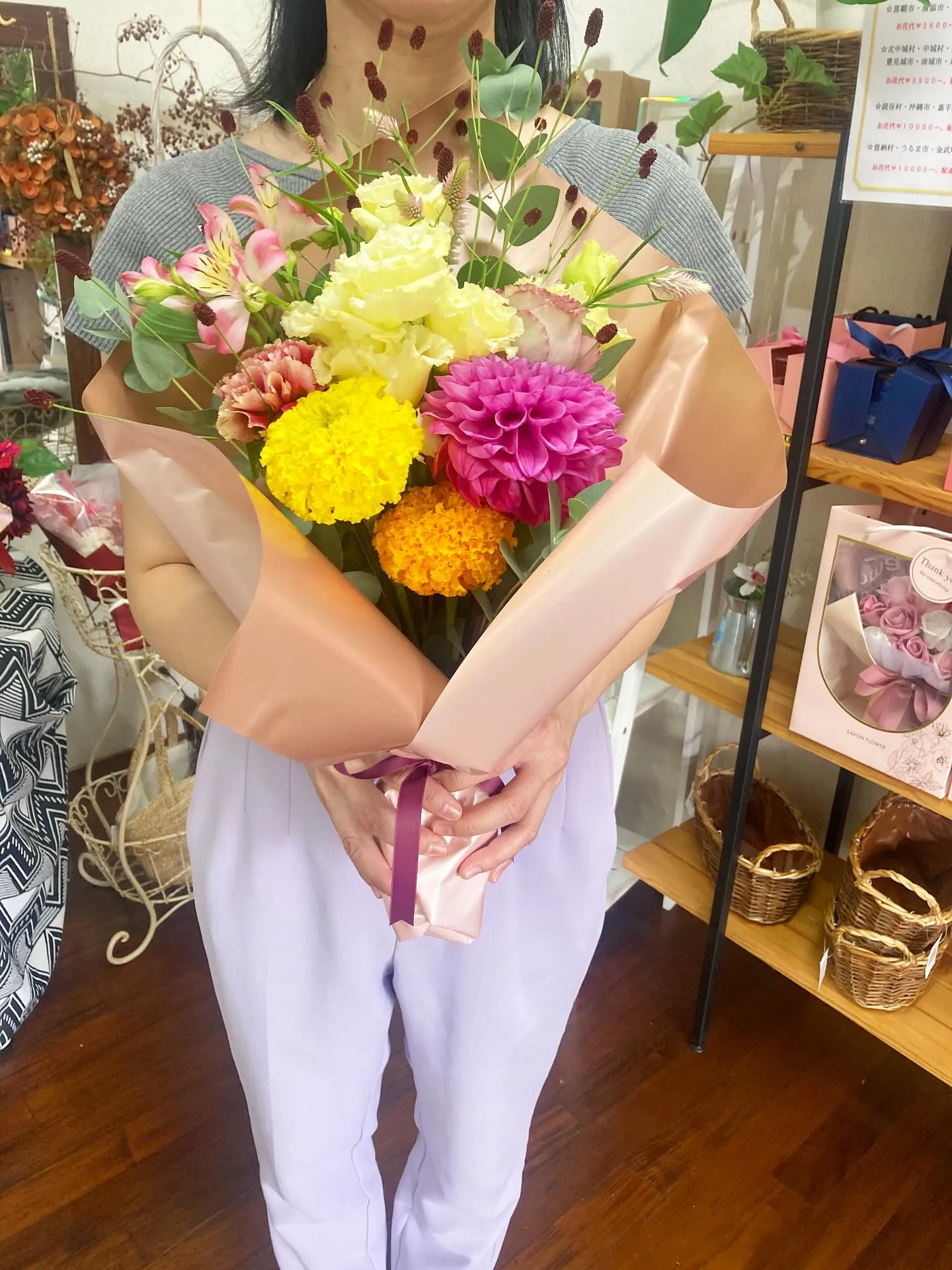 お花遊び教室🌸いつもの花束💐もう何回目だろう、手慣れたもので...