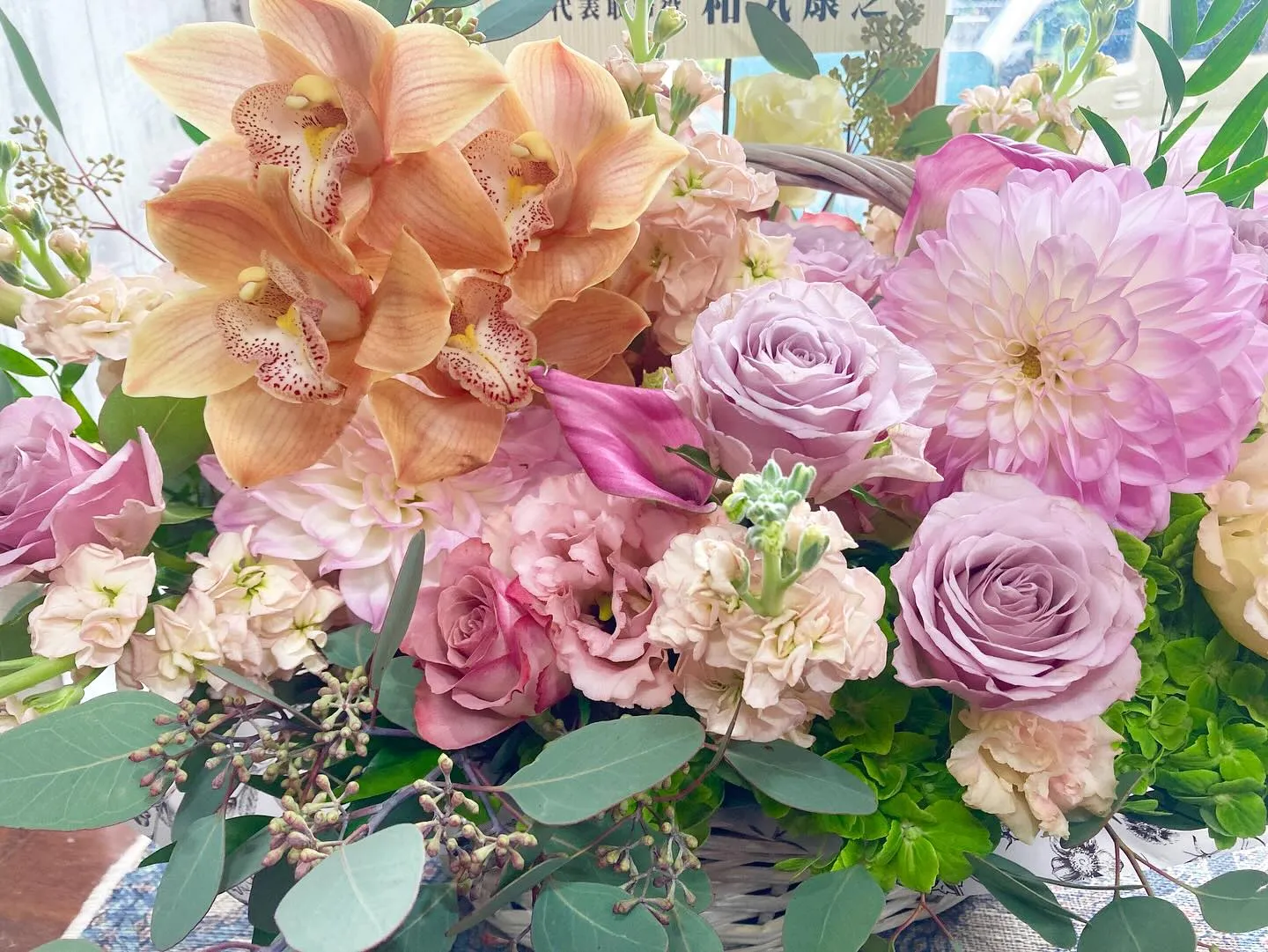 ケーキ屋さんの開店祝いのお花。