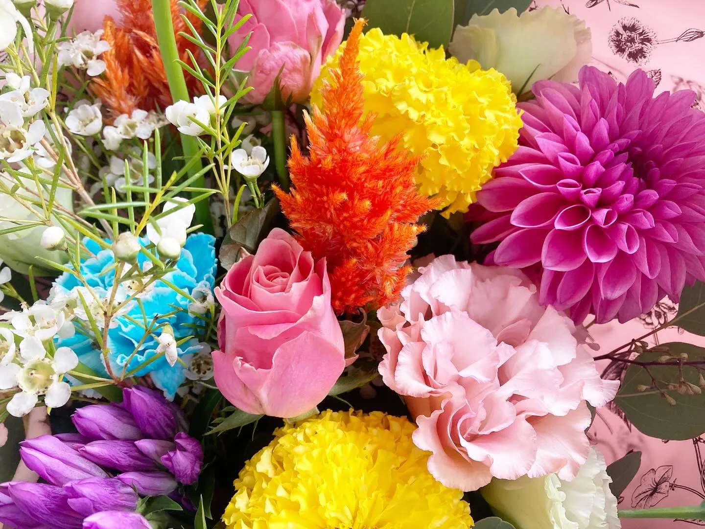 友人へ入籍祝いの花束💐カラフルに❣️